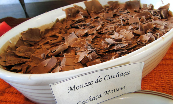 Mousse brasileira (chocolate com cachaça) - Vai Se Food ...