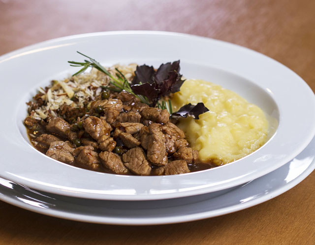 Picadinho de picanha com purê de mandioquinha e farofa de banana – Vai Se  Food, por Ailin Aleixo